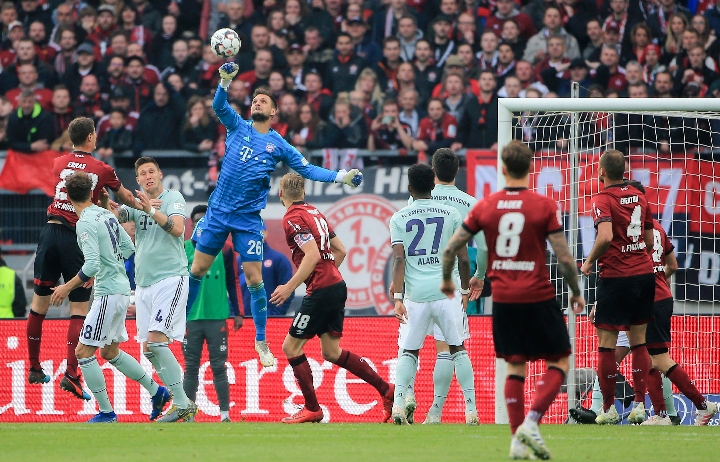 里昂遭巴黎绝杀，拉卡泽特：里昂好样的，11打12可不容易啊（里昂被巴黎读秒绝杀，拉卡泽特：为球队骄傲，十一打十二太难了）