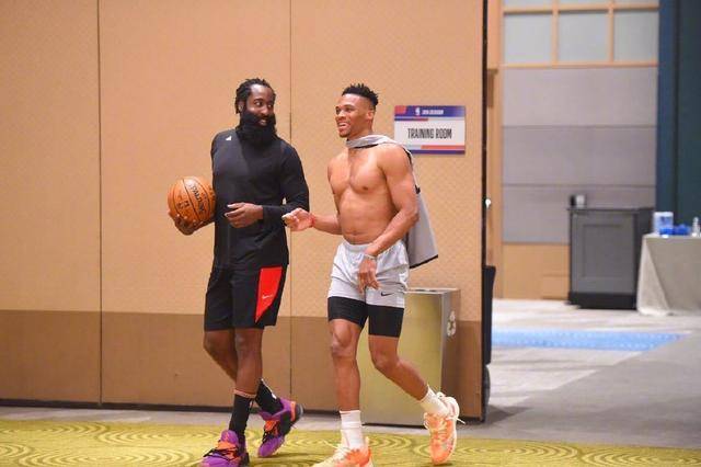 齐达内：初到尤文时不明白为什么训练那么狠；尤文会再次伟大（齐达内：初到尤文难以适应高强度训练；相信尤文将重回巅峰）