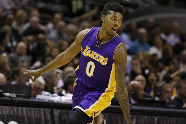 篮球NBA球队教练讨论轮换阵容（NBA球队教练研讨轮换阵容方案）