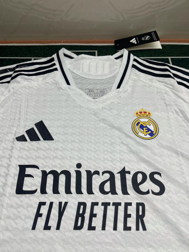 斯洛特：我们没有可用的边锋，派出两名9号球员是合乎逻辑的（斯洛特：边锋无人可用，安排双9号合情合理）